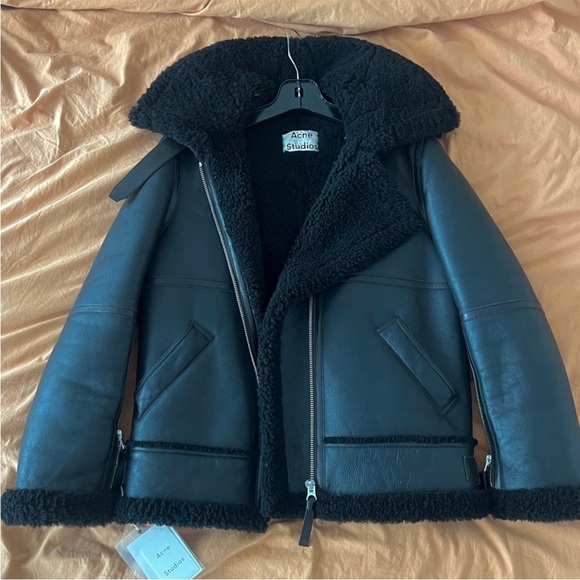 Guess Sherpa/ Shearling faux leather cropped bomber coat - Picture 14 of 14